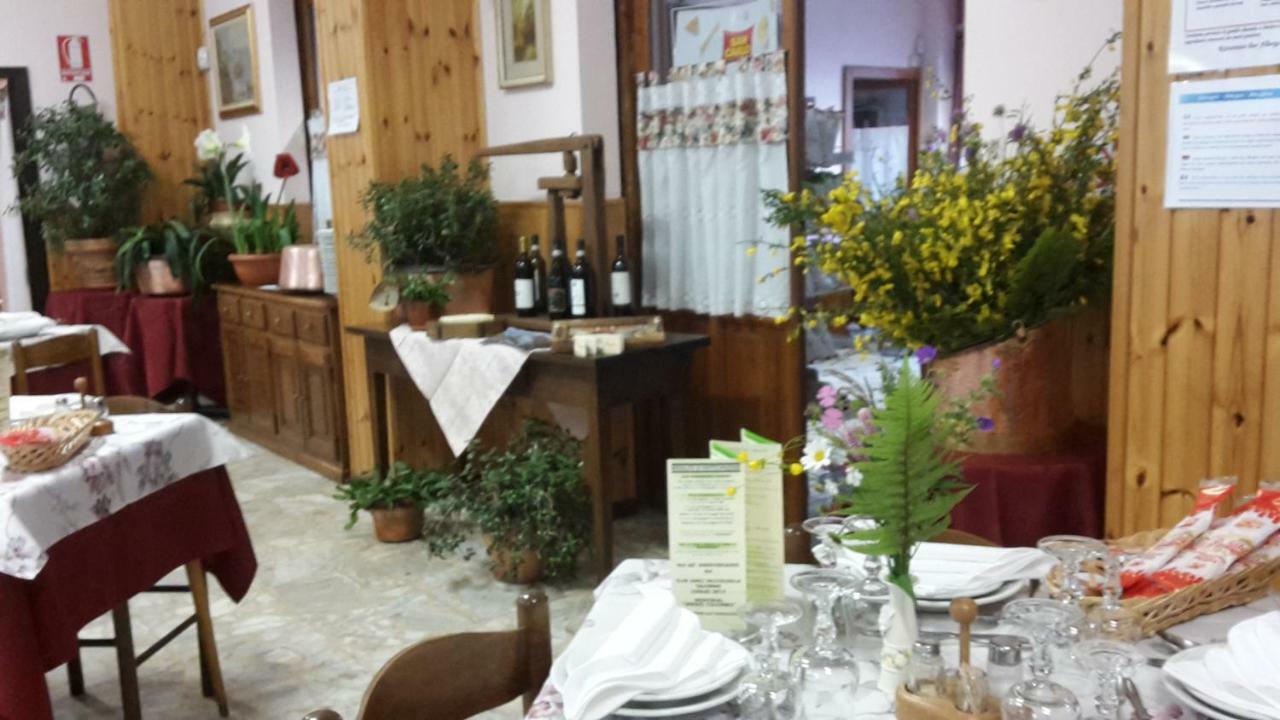 Albergo Ristorante Centro Vico Canavese Exteriér fotografie