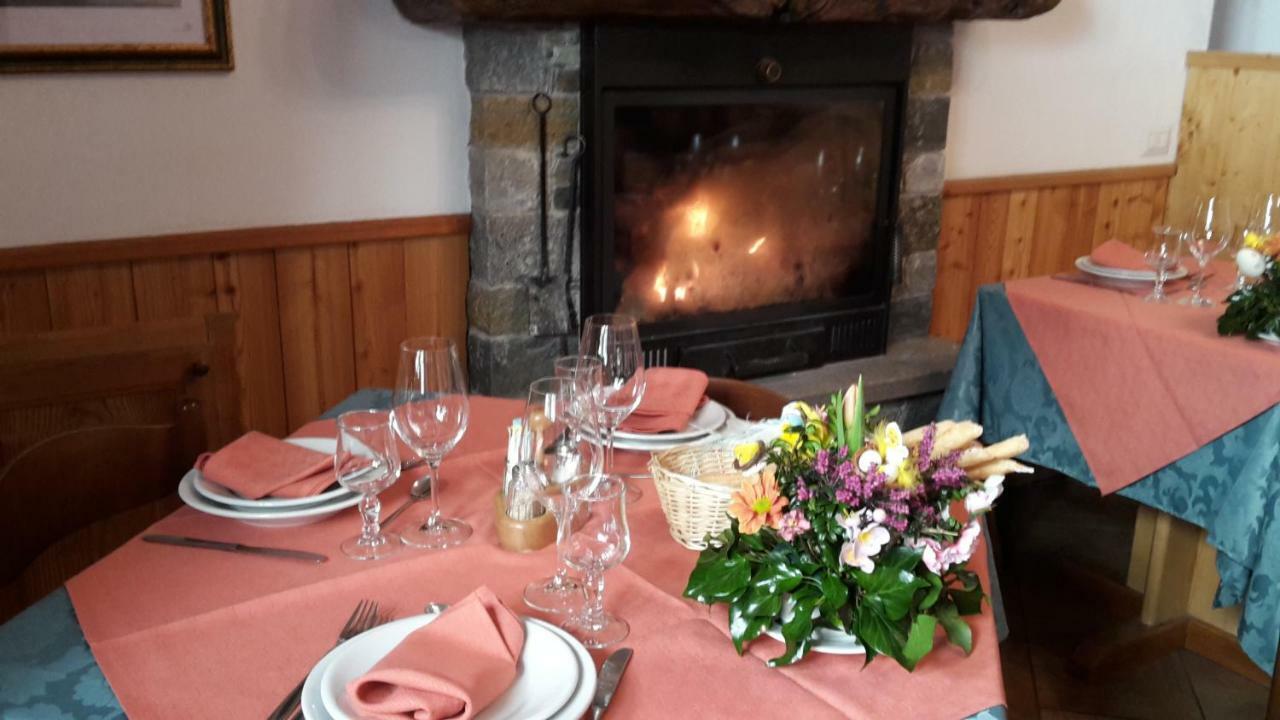Albergo Ristorante Centro Vico Canavese Exteriér fotografie